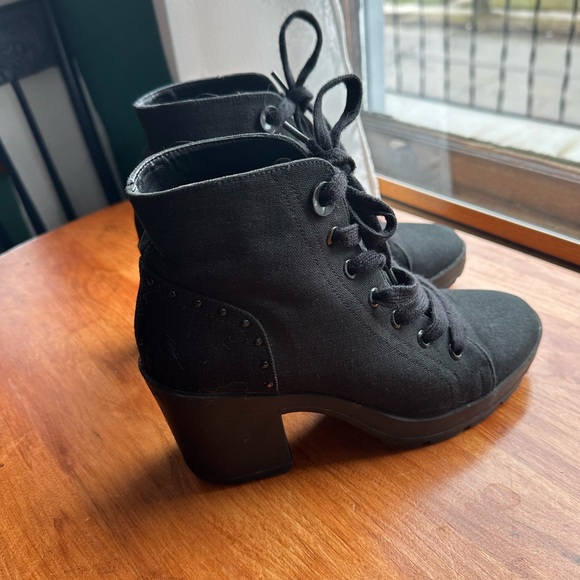 Mix No. 6 Black Canvas Heels. Size 7 - Picture 1 of 8